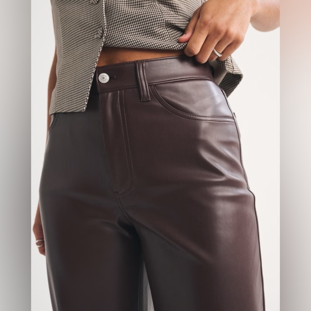 ABERCROMBIE & FITCH CURVE LOVE HIGH RISE 90S RELAXED VEGAN LEATHER PANT - Picture 6 of 12